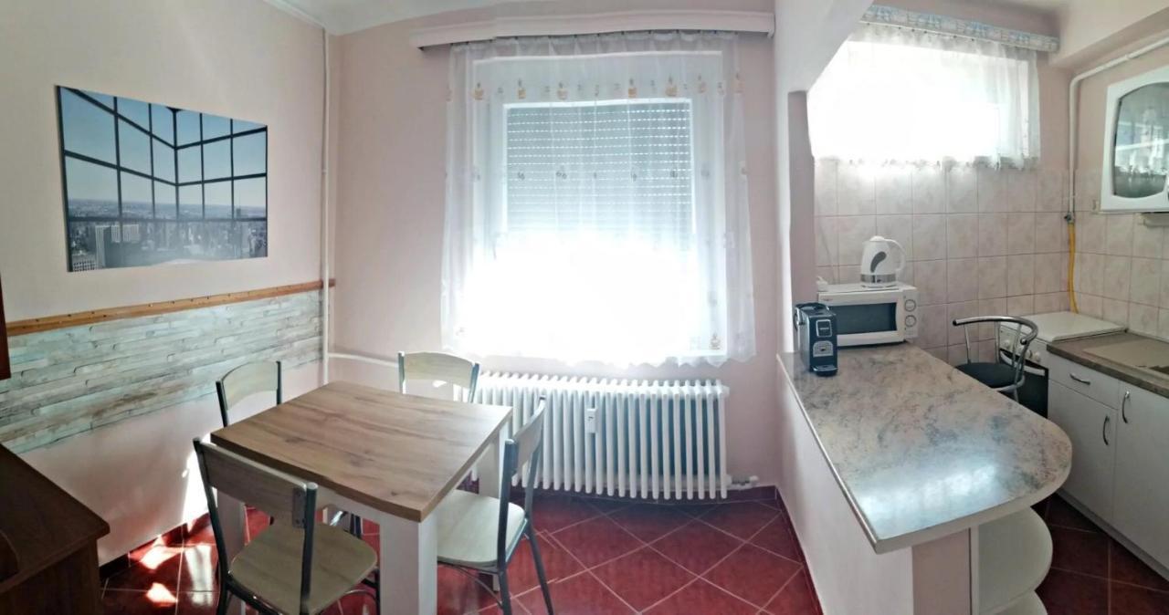 Startpont Apartman Pécs Eksteriør bilde