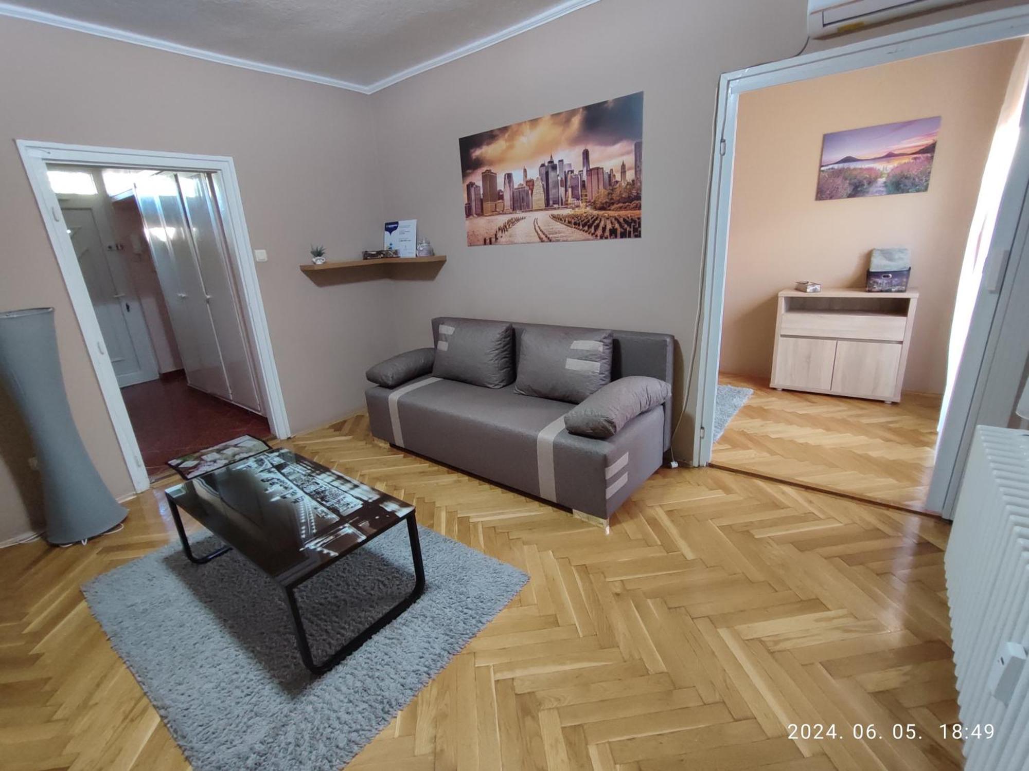 Startpont Apartman Pécs Eksteriør bilde